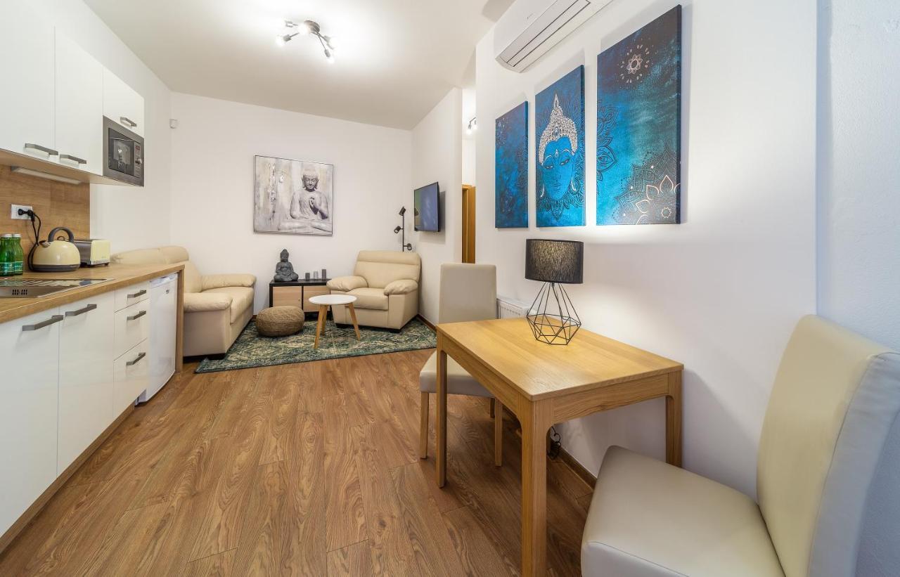 Aviatik Apartments Ceske Budejovice Luaran gambar